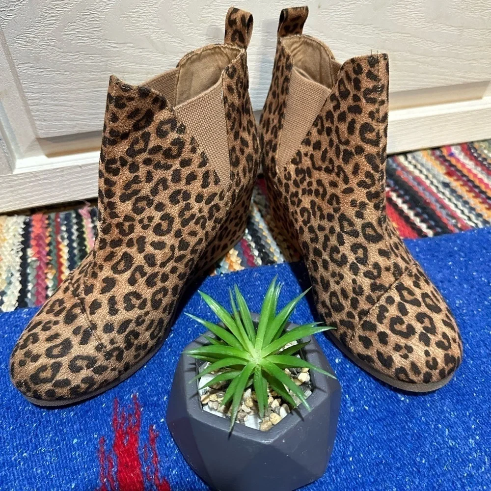 - 🤗Dunes Women's Zoey Wedge Bootie size 9